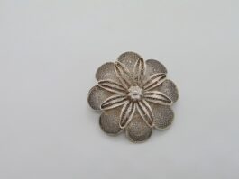 Brosa floare din argint filigran