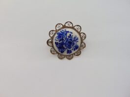 Brosa din argint filigran cu portelan delft