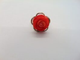 Inel din argint si coral sculptat trandafir