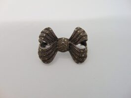 Brosa fundita din argint cu marcasite