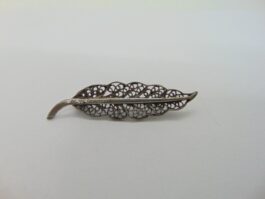 Brosa frunza din argint filigran