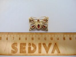 Brosa fluture din argint aurit si chihlimbar