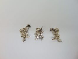 Set 3 brose broaste cantand la instrumente din argint