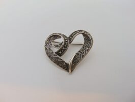 Brosa inima din argint cu marcasite