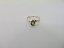 Inel din argint cu peridot