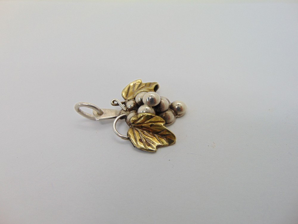 pandantiv-argint-strugure-alama2