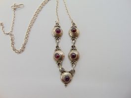 Colier din argint cu granate