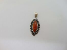 Pandantiv din argint si chihlimbar